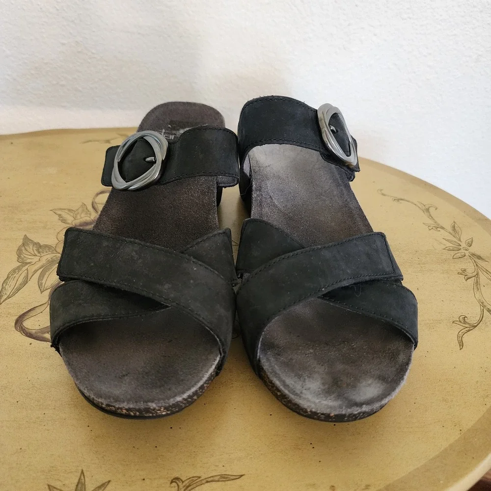 Dansko EU 38 US 7.5 to 8 Black‎ Leather Wedge Buckle Sandals Casual Minimalist